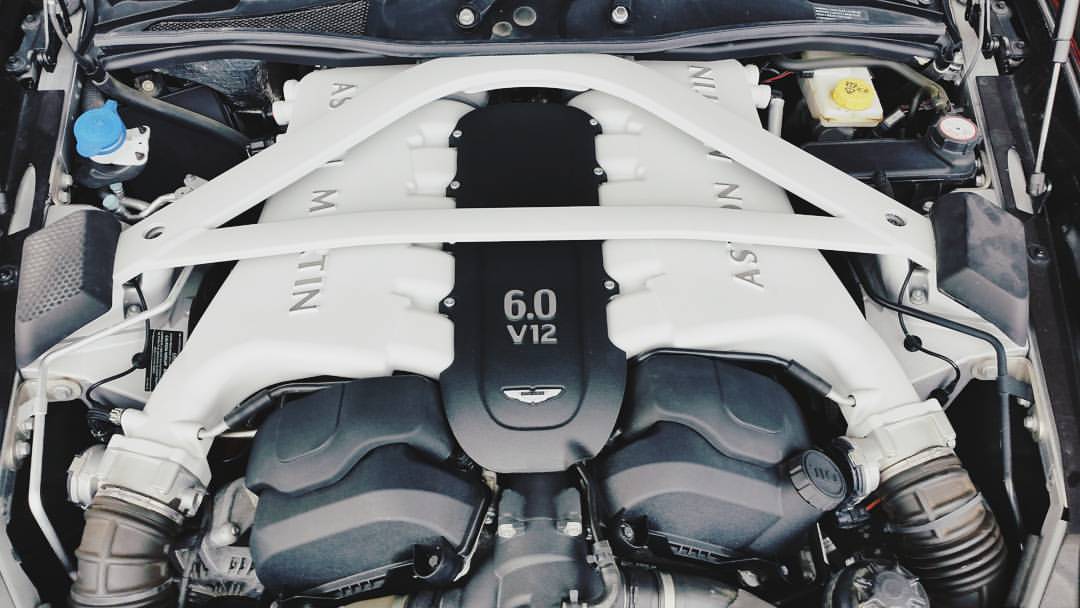AutoZqtr's tweet photo. Aston Martin Vanquish V12 Engine! 

#AutoZ #Qatar #Doha #قطر #الدوحة #سيارات #Cars #AstonMartin #Vanquish https://t.co/KitYAv7Boq