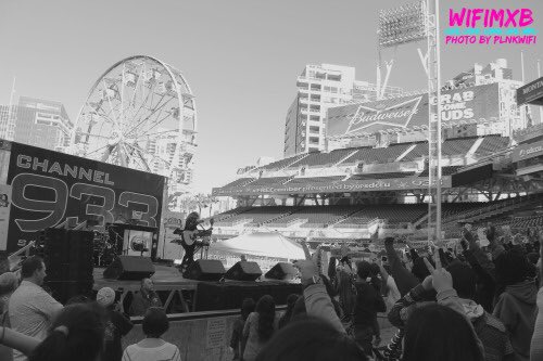 PlNKWIFI's tweet photo. Check out my pictures from this year's @Channel933 #FREECEMBER concert at https://t.co/sSdtEi8W1O 🎄🎤 https://t.co/u7RECh8ZYe