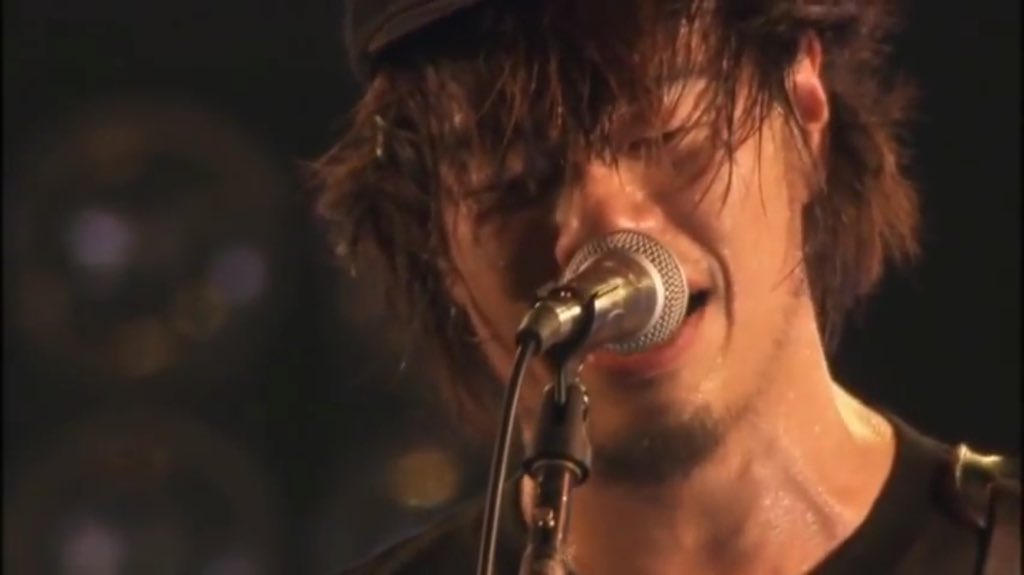 masashi_feet2's tweet photo. 行こう！
言葉にしろ！
行動しろ！
暴れろ！
叫べ！
跳べ！
本音はあとから追いつくんでもいい
とりあえず叫んでみい！

お前の言葉や行動が
運命を変えていくってことを
忘れないでくれ！ https://t.co/RnJvGRoud4