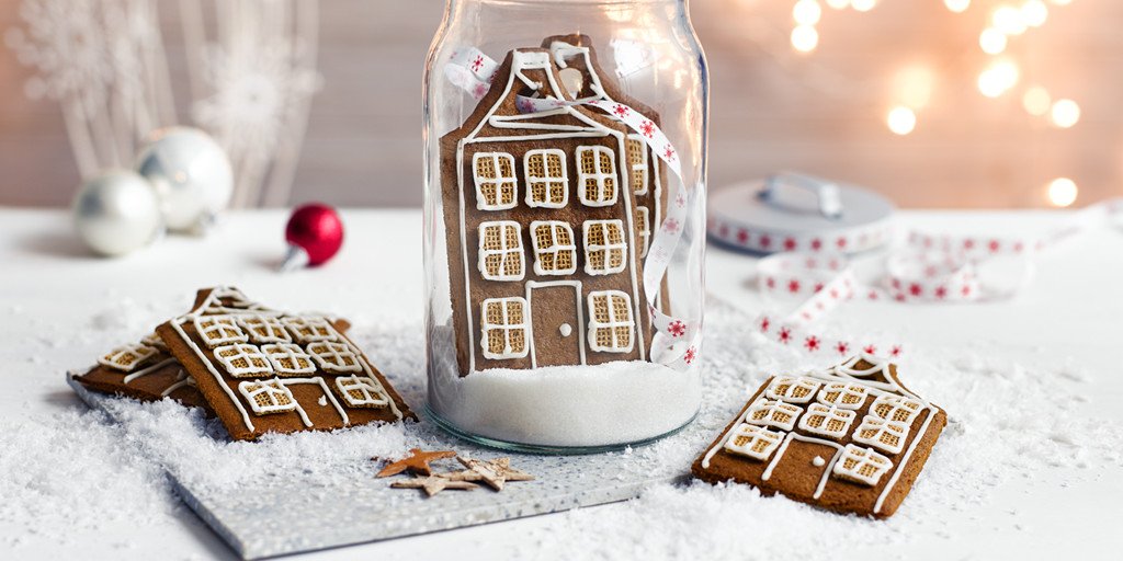 Tesco's tweet photo. Give your family an early present with these 10 festive-filled gingerbread recipes. https://t.co/AEFHStO9z5 https://t.co/YGTJOveh50