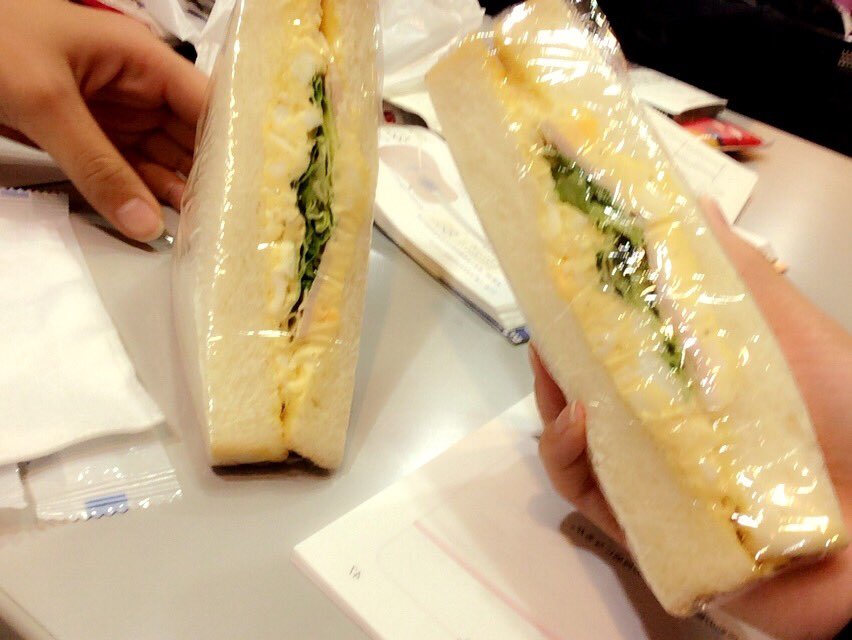 panpapan___'s tweet photo. 喫茶店の人がくれた😋💗
優しすぎて…美味しく2人で頂いた🌞 https://t.co/f4Zh11ePk4