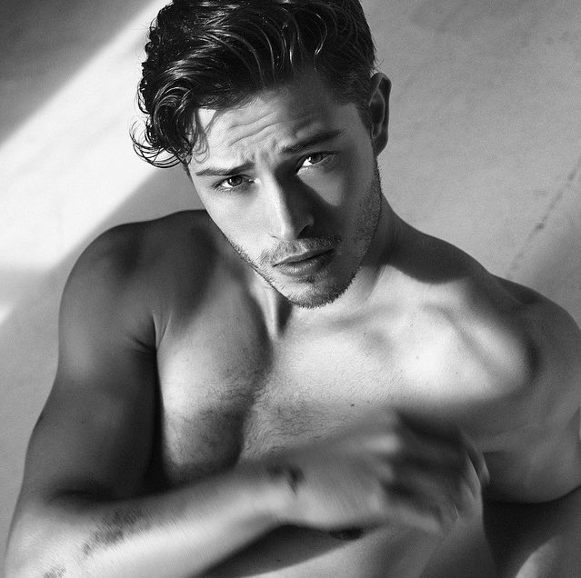 modeIesques's tweet photo. Francisco Lachowski by Dimitris Theocharis https://t.co/yic233SuIP