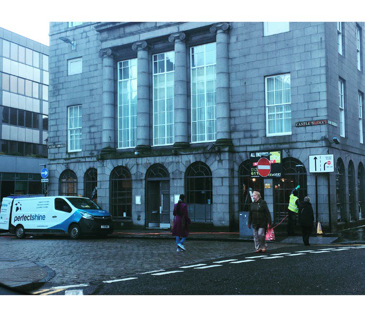 PerfectshineAbz's tweet photo. Hard at work today cleaning the windows at the soon to be open @UnderDogAbdn! #Aberdeen #windowcleaning #BrewDog https://t.co/5eDvUyIFsT