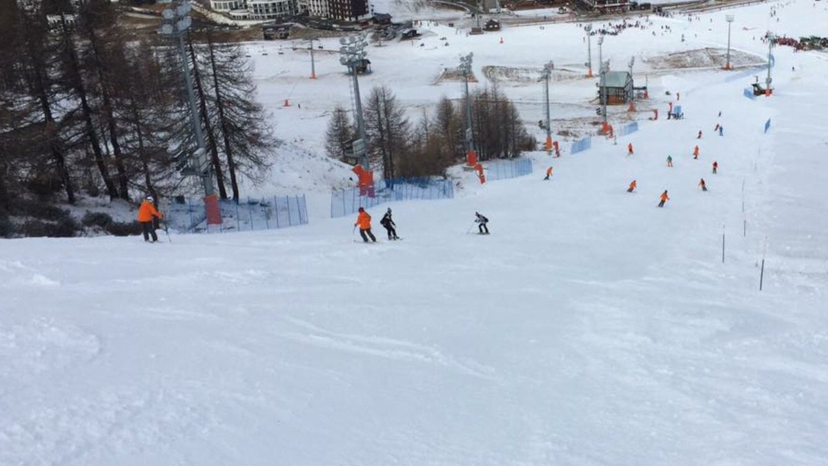 GianniMenino's tweet photo. #Arpiet #PiemonteNeve #ViaLattea #SauzedOulx oggi si scia !!!@LPeyretti @torinotoday @turismotorino https://t.co/A23H6kqWsl
