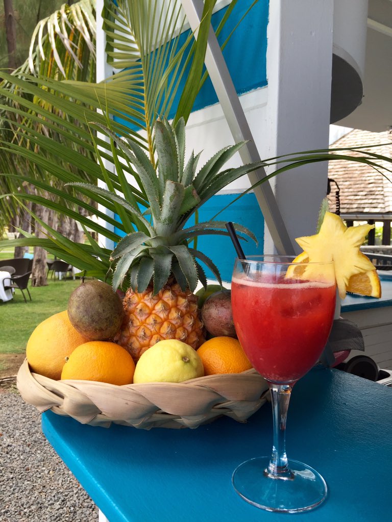 LagonReunion's tweet photo. Un bon cocktail de fruits frais aprés une balade en Kayak Transparent ou en #SUP ? #gotoreunion @LUXSaintGilles https://t.co/vsedk3KPVU