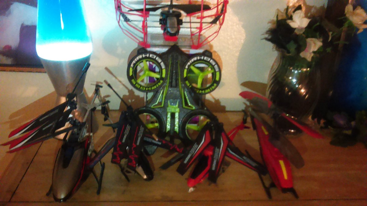 xXCRxUZXx's tweet photo. CHECK OUT MY #RADICALL #COLLECTION OF #RChelicopters #productplacement #skyrovers #AirHogs #VoiceCommand #GravityZ https://t.co/BQW1Zw7ep7