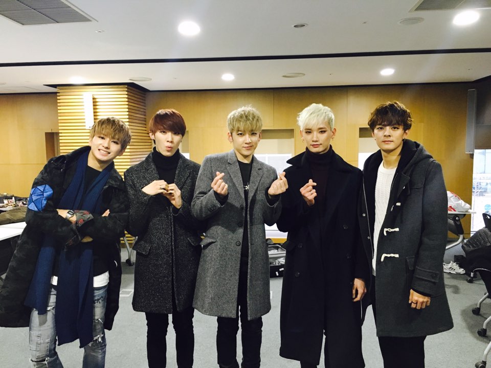 CVsDXIsUAAEFNjh.jpg:large