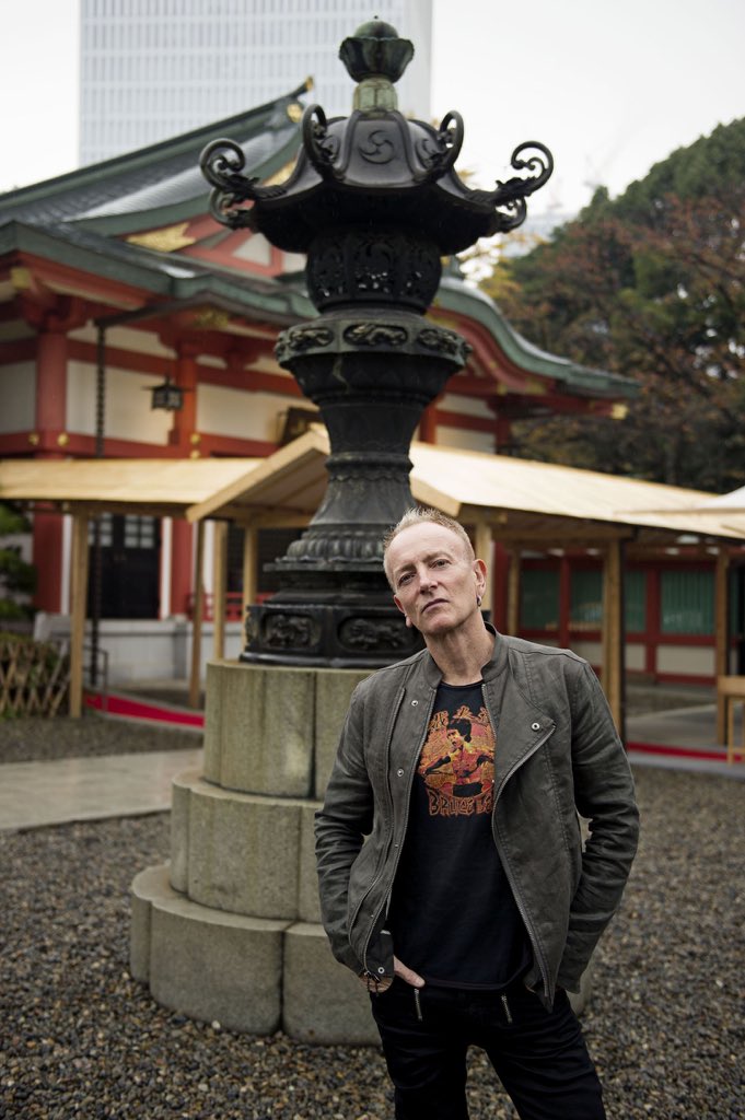 Wishing Phil Collen a very Happy Birthday today !!! 