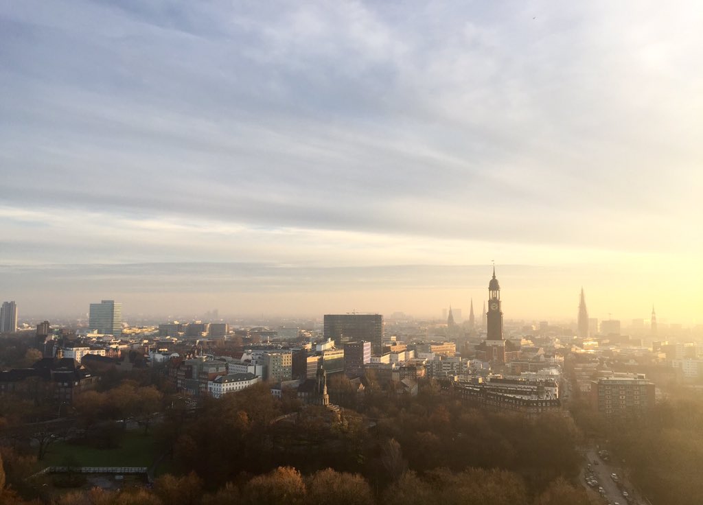 staatsoperHH's tweet photo. Good Morning #Hamburg! #thesemornings ☀️ https://t.co/67t22s537d