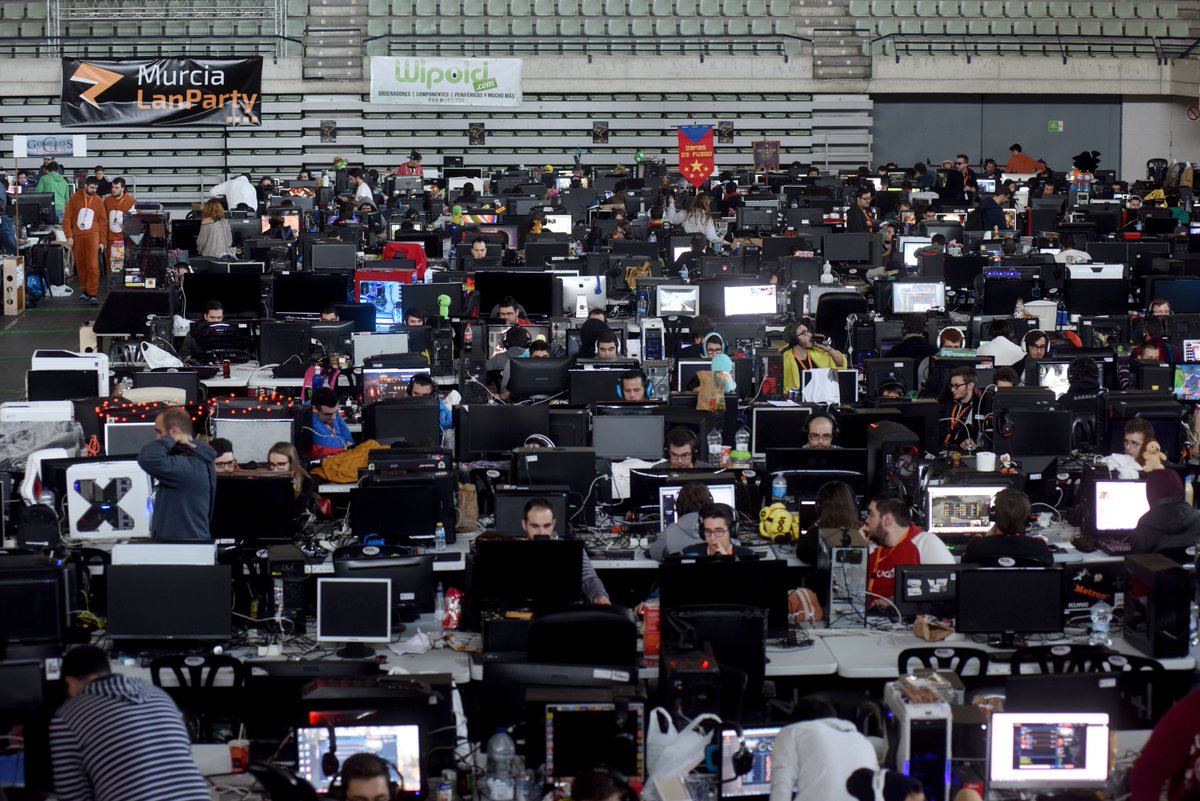 laverdad_es's tweet photo. #ÚLTIMAHORA Al menos 19 afectados por una intoxicación alimentaria en la Lan Party de Murcia. En breve, ampliamos. https://t.co/fiiaI62q1S