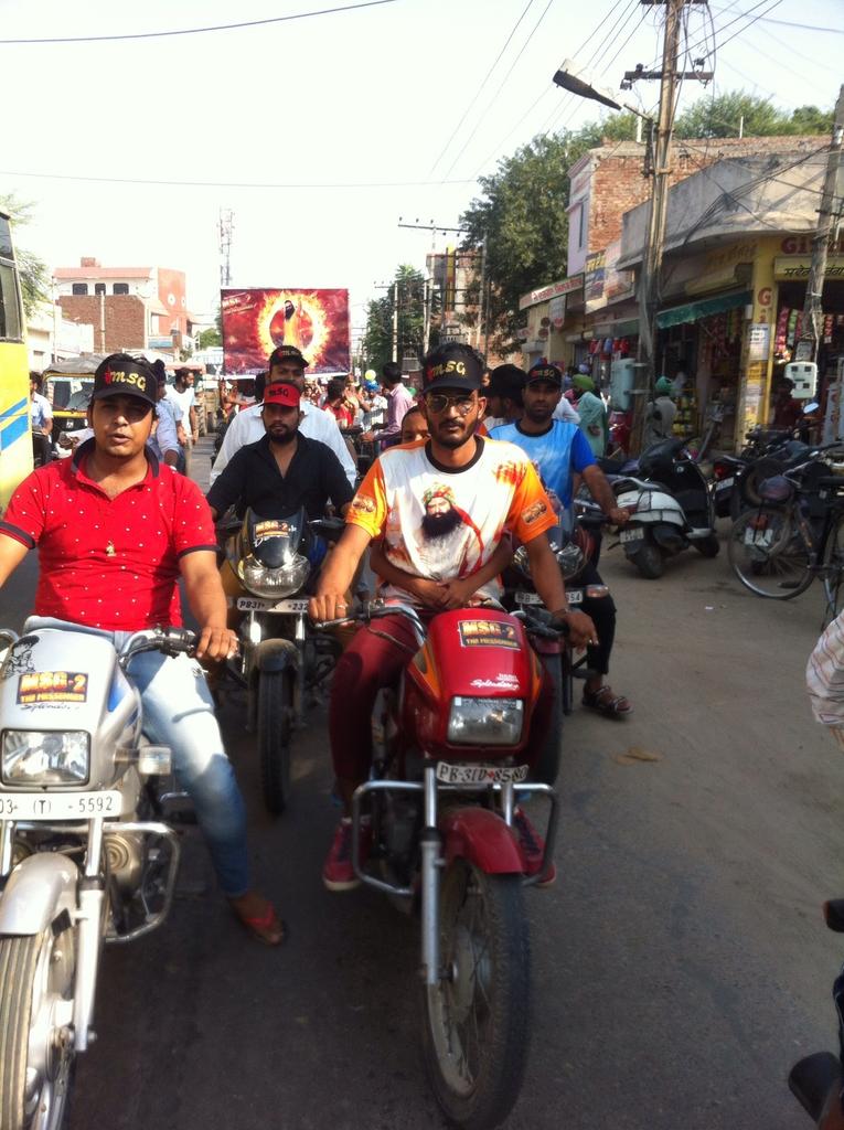 naviarora401's tweet photo. @Gurmeetramrahim #WowMSG2Fans https://t.co/2VuIczMhgV