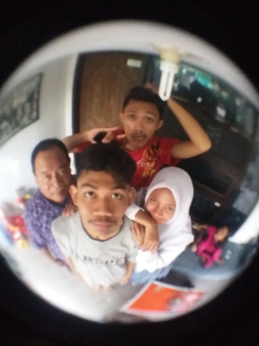 Selesai jamming selfie dulu w/ <a href="/Tinatoon_FC/">Tinatoon FC OFFICIAL</a> <a href="/PipApip23/">Pip Apip</a> pak <a href="/Imam/">imam santoso</a>