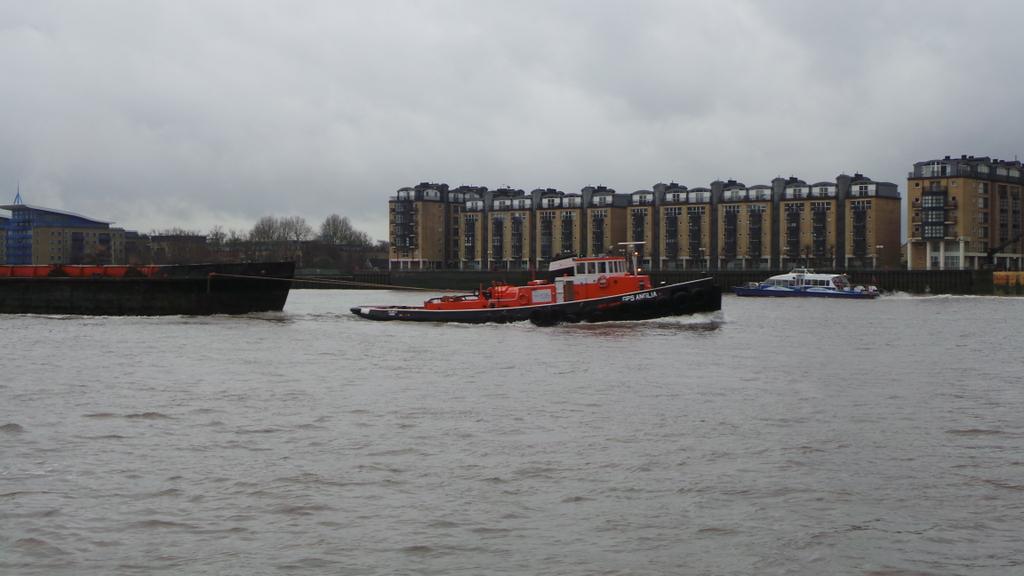 LondonPortAuth's tweet image. UK's busiest inland waterway: barges keep +250,000 lorry trips off roads; almost 10 million passenger trips too