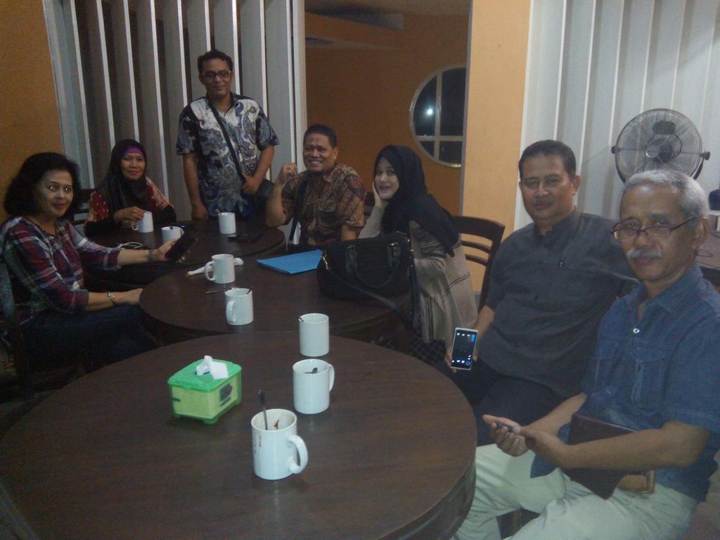 Lantai 2  Omah Lodjie...hidup IKA UNS