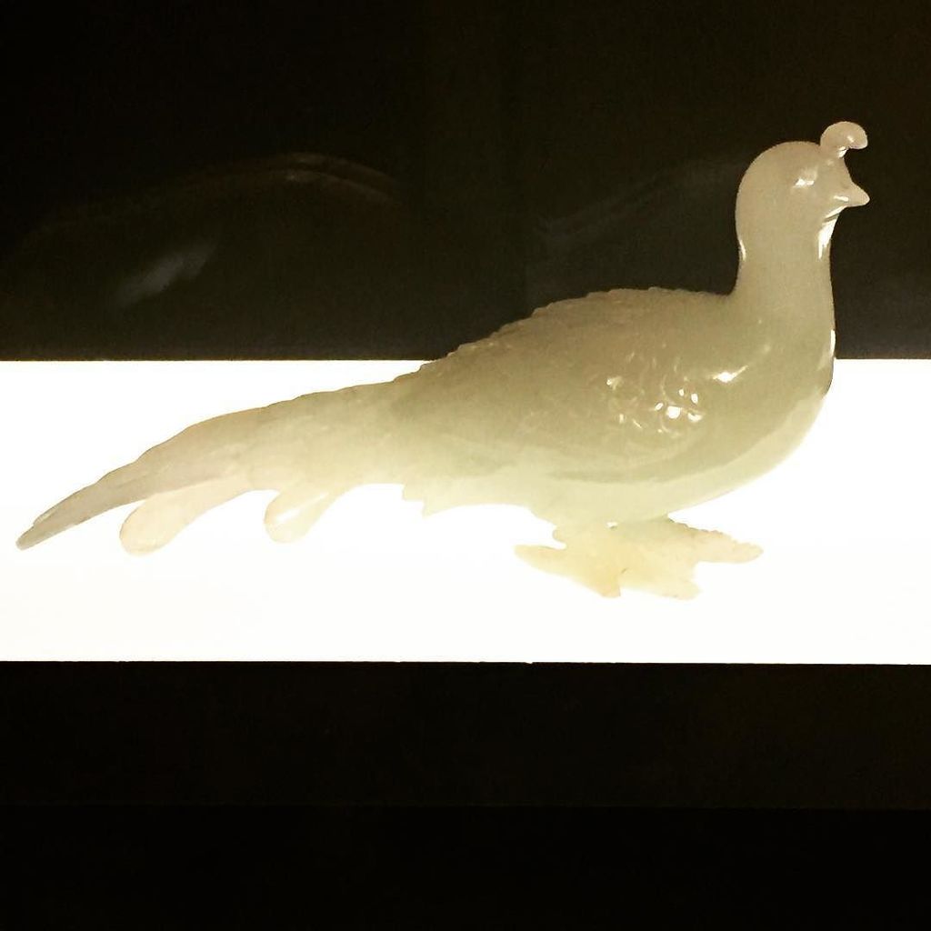 tiffkwak15's tweet photo. Jade peacock at @asianartmuseum #AdventuresInSF #museum #jade https://t.co/PQCnXzPHBG https://t.co/mOFbxXatdJ