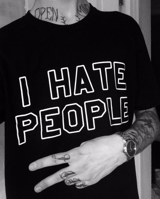 Тату hate. Татуировка ненависть. Hate people тату. Тату ненависть к людям. Татуировка hate me