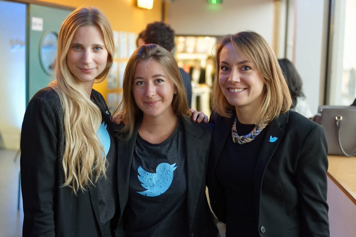 Vesnalyze's tweet photo. Copines #TwitterTourLyon, thanks @Eyesevent #HappyTuesday https://t.co/esJ3lpMSuq