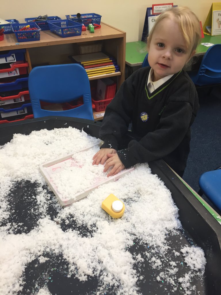 OnoFnlomce_net's tweet photo. A busy morning in FS today #LRAFS #proudtobelinden #contextlearning https://t.co/wbxEmsJvPA