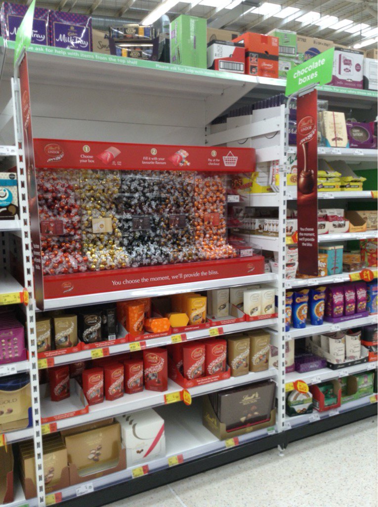 daniellecorwin's tweet photo. @BryanRoberts72 Also some great pick and mix bays in Asda Lincoln, Gravesend and Hull - Coca Cola and Lindt https://t.co/kPnNroloAg