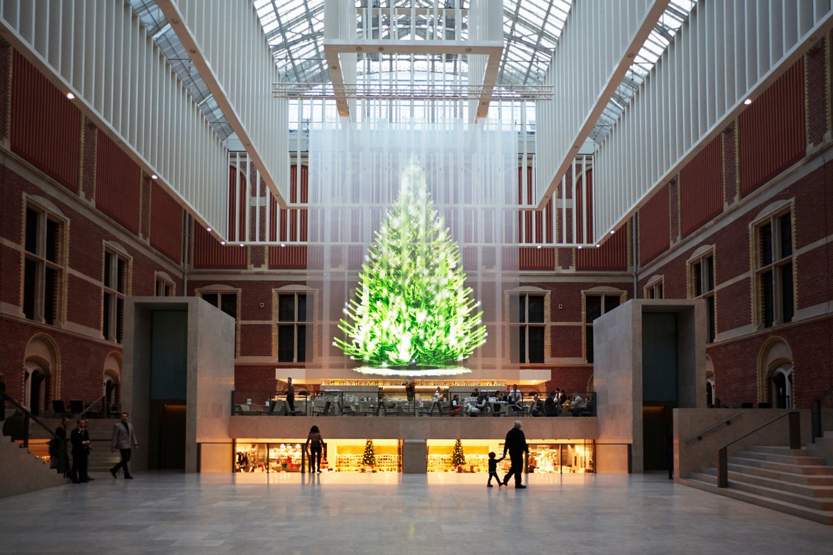 rijksmuseum's tweet photo. Today the Rijksmuseum revealed the Tree of Light designed by @droogamsterdam. https://t.co/C9lONOJ8x1 #Christmas https://t.co/IgJSUEBDKh