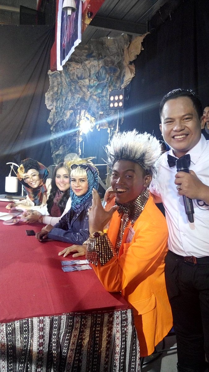 omjanatop's tweet image. All Artis Positif Art dukung syuting klip WALI Doain Ya Penonton #Faank#Ovie#Tiara Bahar#DSC# Chintya Cepu.