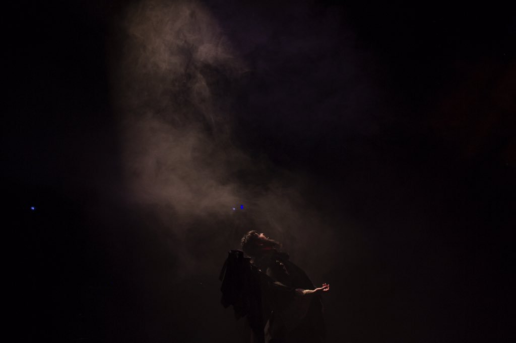 _ManuSanchez_'s tweet photo. GRACIAS SEVILLA!!...No tengo palabras.#ELÚLTIMOSANTO se postra a tus pies.Ayer viví algo irrepetible...dos veces!! https://t.co/oL8Xk6F7km