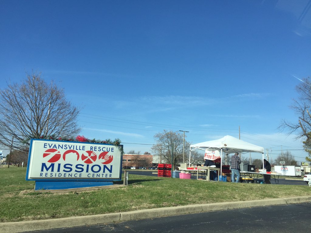 EvansvilleRM's tweet photo. The FREE BREAD tent is up...first come, first served! #AlwaysHereERM TG https://t.co/2x4NZPM6cI