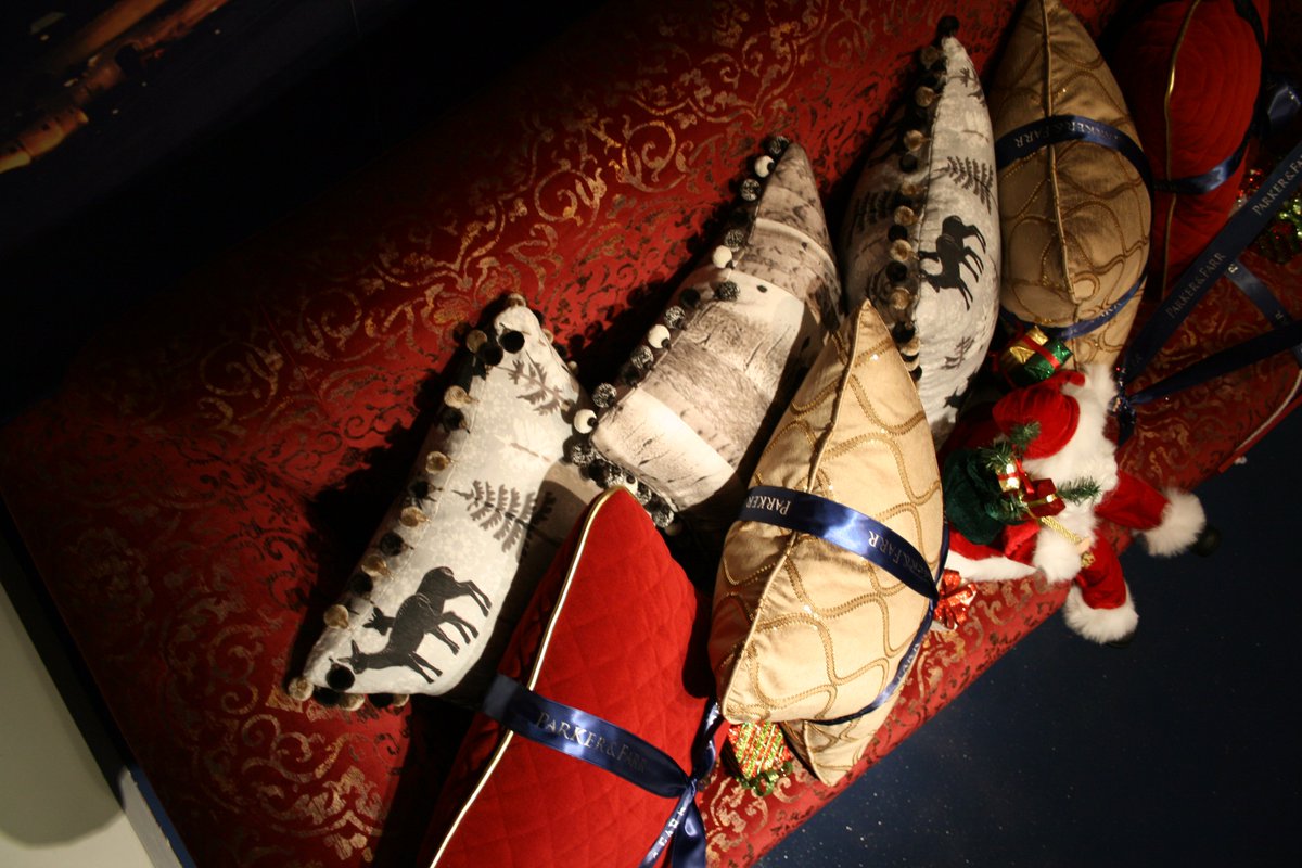 parkerandfarr's tweet photo. Have you seen our stunning storyteller sofa in our Christmas window? Be sure to go take a look #kingsroad #london https://t.co/UY8SI9C7EC