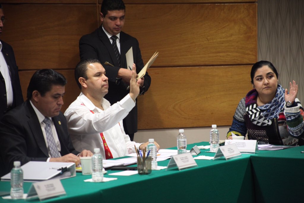 CarlosSarabiaC's tweet photo. Legislar es nuestro trabajo en la #LXIIILegislatura @DiputadosPRI #ComisióndeDefensaNacional @SCI_PRIOAXACA @CCQ_PRI https://t.co/xcOZ9FXCOE