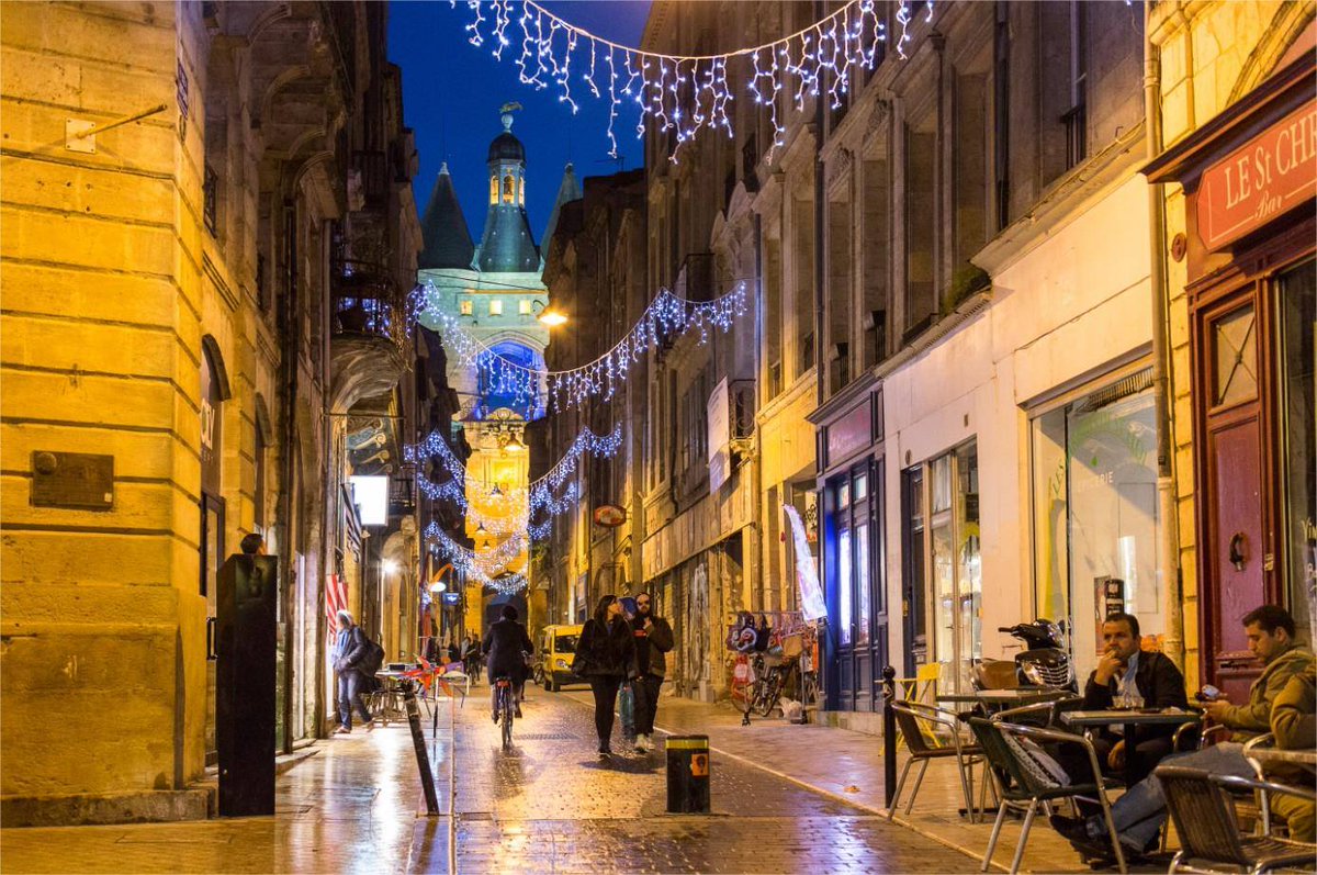 RT <a href="/VisitBordeaux/">Visit Bordeaux</a> Not feeling Christmassy yet? have a walk in the streets of the city! 🎅🎄 facebook.com/visit.bordeaux…