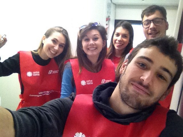 CaritasRoma's tweet photo. Ecco i primi volontari sui treni FrecciaRossa della campagna @fsnews_it e @CaritasRoma QUESTA PORTA NON È MAI CHIUSA https://t.co/OPU7NM3G39
