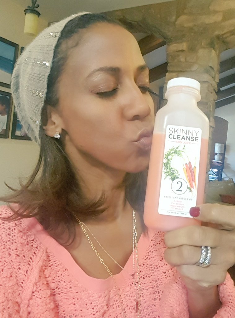 hollyrpeete's tweet photo. Morning madness overπ§π
Day 2 of my @RawGeneration #skinnycleanse
Try some & get 50% off USE coupon code: HOLLY
ππ https://t.co/4P7zAz5yVF
