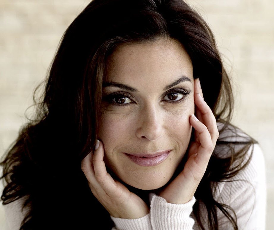 Look who turns 50 today! Happy 50th birthday, Teri Hatcher! 