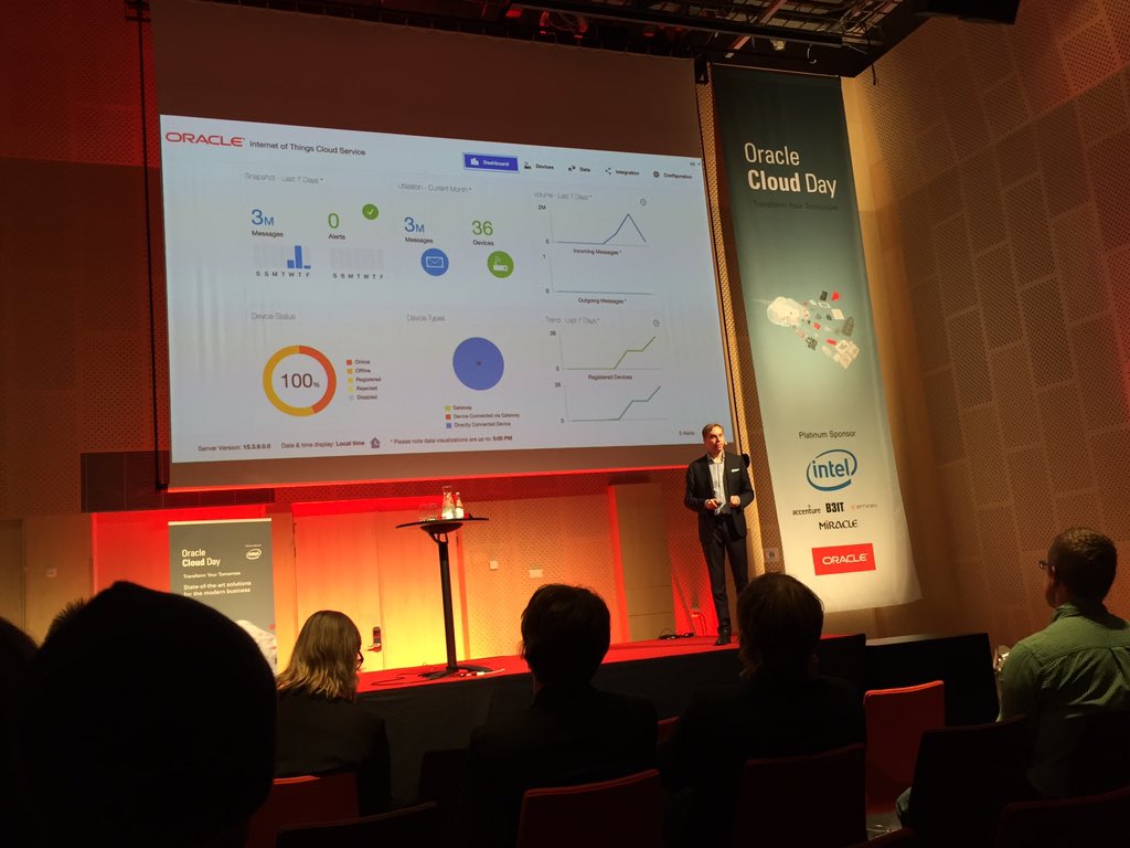 SuarezBPM's tweet photo. @henrik Ståhl kör en intressant presentation om IoT!  #OracleCloudDay https://t.co/BRfl6K2vMm