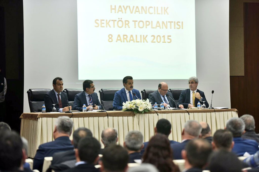 TCTarim's tweet photo. Gıda Tarım ve Hayvancılık Bakanı Faruk Çelik, hayvancılık sektörünün temsilcileri ile biraraya geldi https://t.co/5tOolabxNj