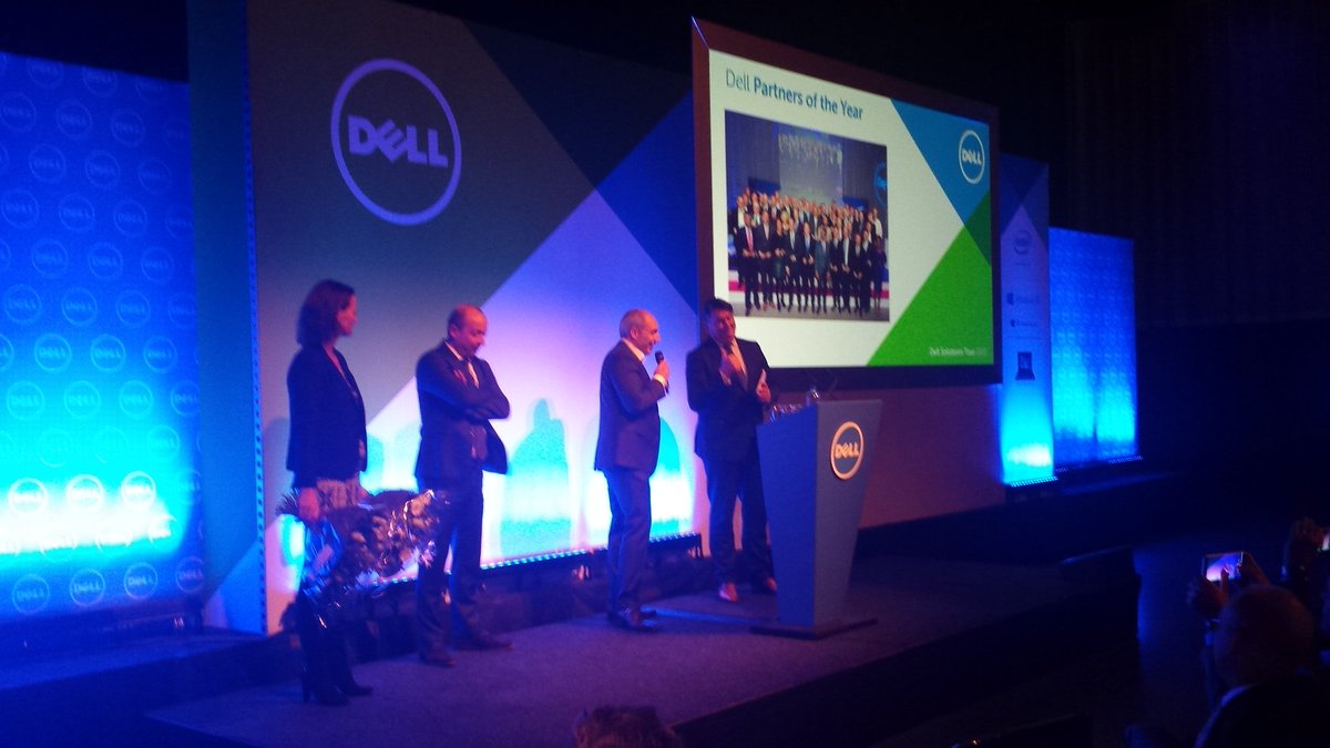 simoneversteeg's tweet photo. En we zetten onze partners van het jaar nog even in het zonnetje @centralpoint_nl @copaconederland #DellSt15 https://t.co/svDD9MCPVc