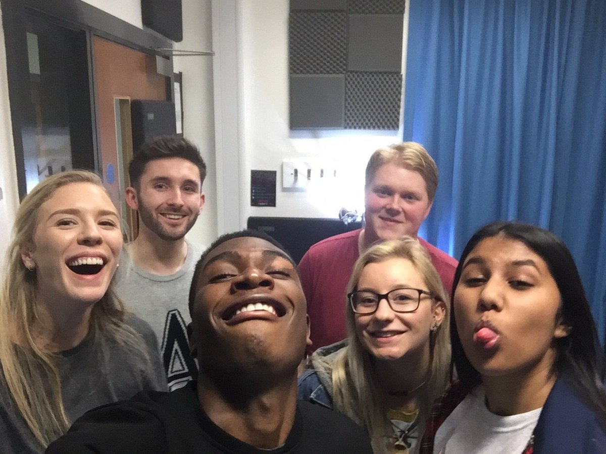LunchBoxLive_'s tweet photo. @Simon_Harvican @Papa_Ire @AlexMorty @MelanieeLowe @emilybauerrr 👊👊✌ https://t.co/FAzLcDZPgp