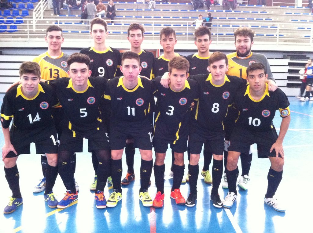 FOTO | La Selección Sub19, antes de comenzar el encuentro ante el <a href="/rsffs/">Rayo San Fernando</a> de categoría senior preferente #vamosmadrid