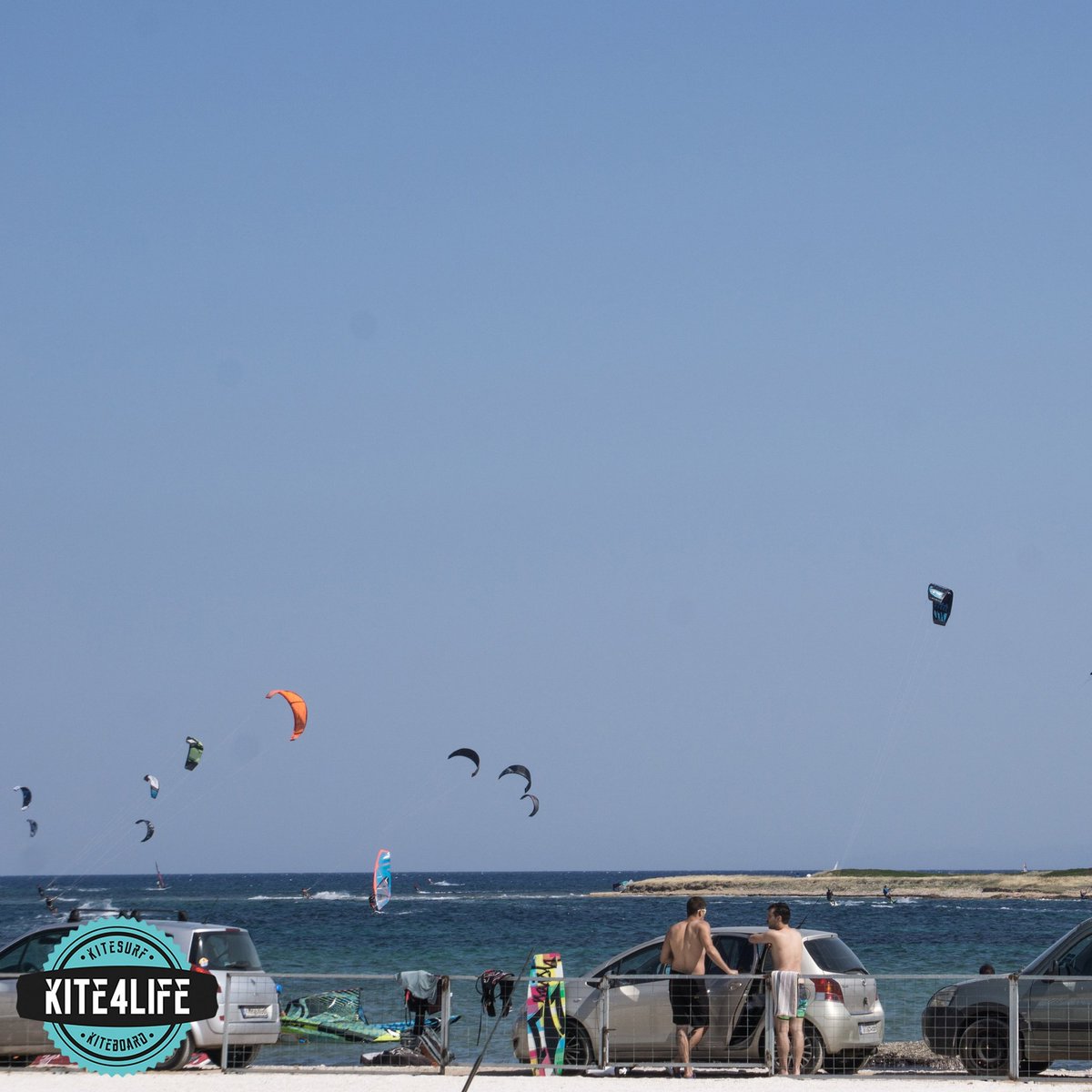 #kitesurfing #kite4life #kite4lifegr #kiteboarding #Greece  #artemida #travel #meltemi #knots
Photo by <a href="/sanchezgur/">sanchezguru</a>