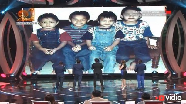 Indosiar's tweet photo. Lucunya @hazmanofficial waktu kecil dulu bersama adik-adiknya. #DAcademyAsia https://t.co/wO52OchSr5