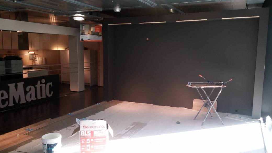 Werk in uitvoering! Binnenkort weer veel moois te bewonderen in onze showroom. #keukens #tegels #sanitair