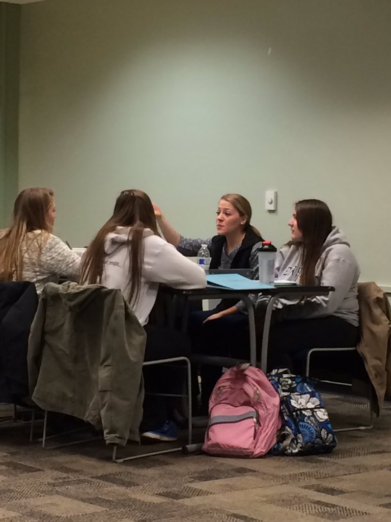 han_lou93's tweet photo. #AEE311 working on ways to grow public relations and share their brand! #awesome https://t.co/tGWx2rLDU4