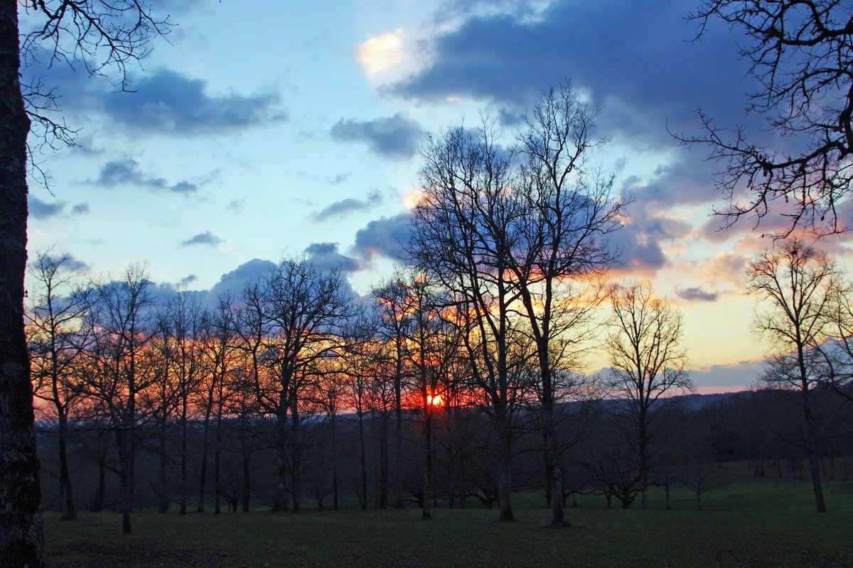 Stunning winter sunset near Hautefort  #Dordogne #France #Hautefort #sunset
