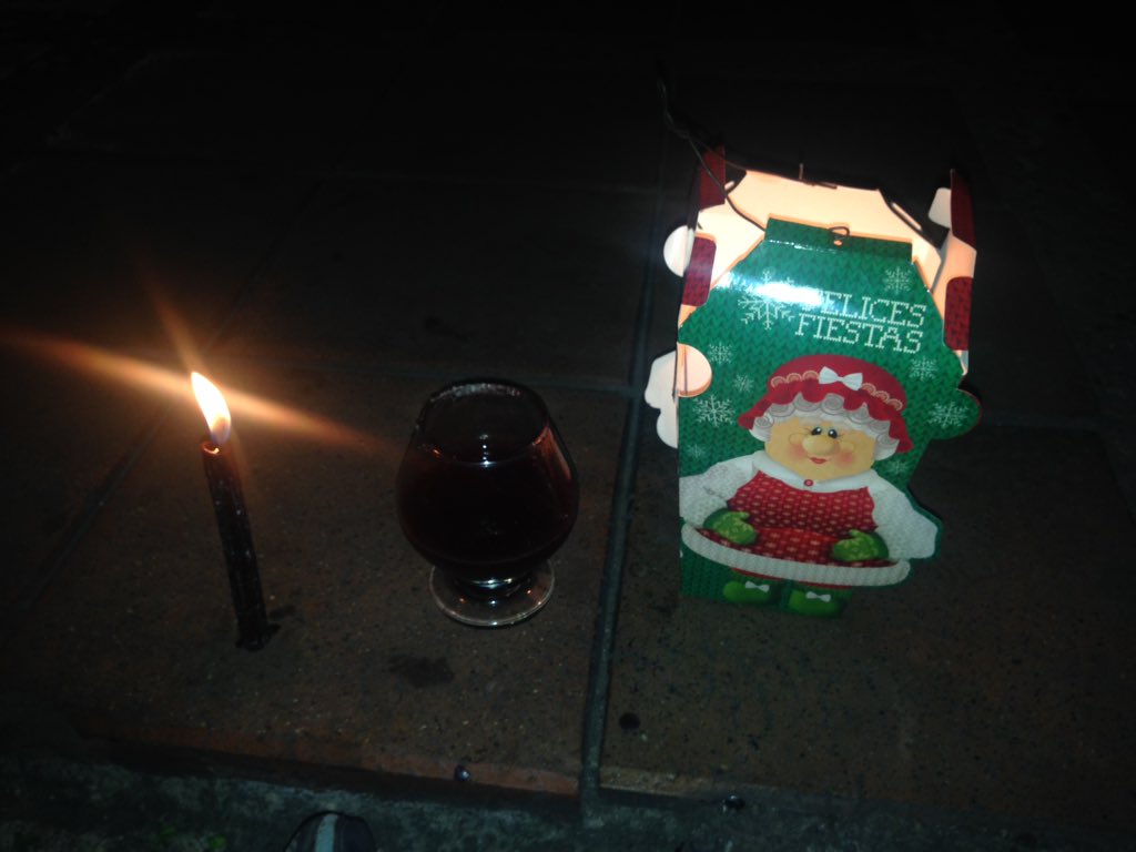 vanecaraballos's tweet photo. Velitas 🕯🍷🔥 #Bogota https://t.co/rhe1kuIKPq
