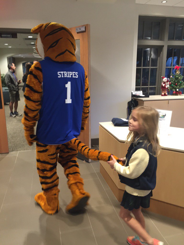 CaseyLeonard__'s tweet photo. It's always a good morning when you run into stripes! #TrinityLearns #TrinityTiger 😜 https://t.co/Rtns9bqqAD