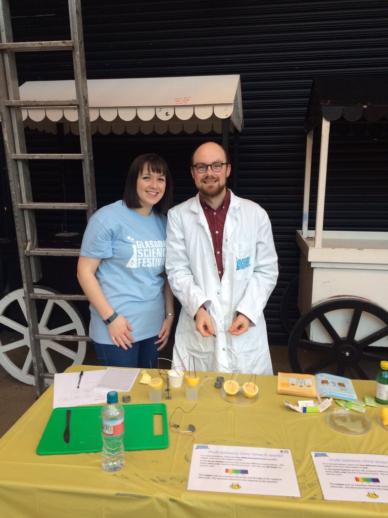 FuelCellsCDT's tweet photo. Our James and @nanometchem's Laura demonstrated the power of fruit at #GlasgowScienceFest's Christmas @PantoScience https://t.co/uAa5J86Ajm