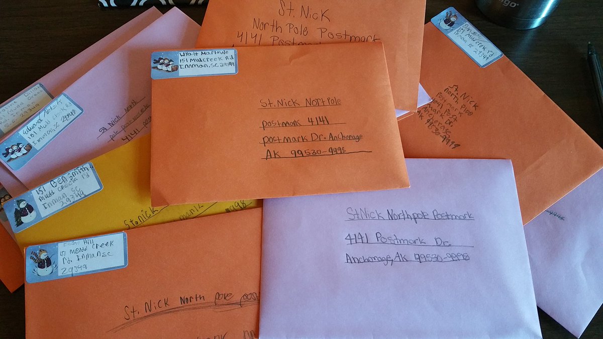 MrsGaultsCrew's tweet photo. Santa letters ready to be mailed #hoho #oeschat https://t.co/3rdpjzTlvG
