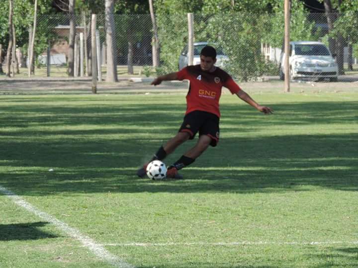 SportiaClub's tweet photo. @marito_jav el 4 historico e indiscutido se caracteriza por su entrega en cada pelota https://t.co/mFrbu1cyik