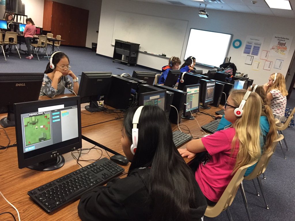 tcooper1992's tweet photo. @NortonKnights @5thGradeKnights exploring computer coding through StarWars and MineCraft #HourOfCode https://t.co/eUGIYGfqzG