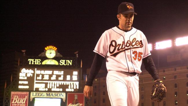 270 W , 5 All Star Game, 7 Gold Glove, se retiro ganando 20 juegos en 2008,  HAPPY BIRTHDAY Mike Mussina. 